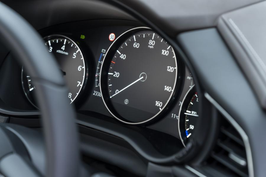 Панель приборов Mazda CX-30 Skyactiv-G 2019 года  (UK) (фото 25 из 93)